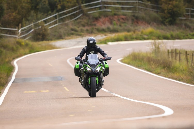 Kawasaki Ninja 1100 SX przod